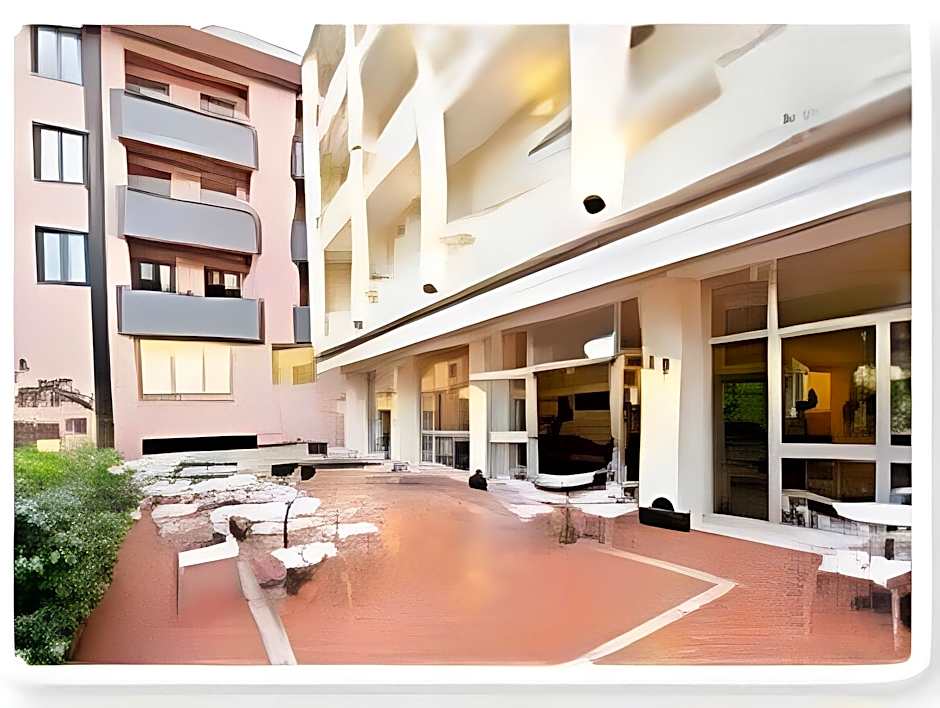 Hotel Plaza con piscina