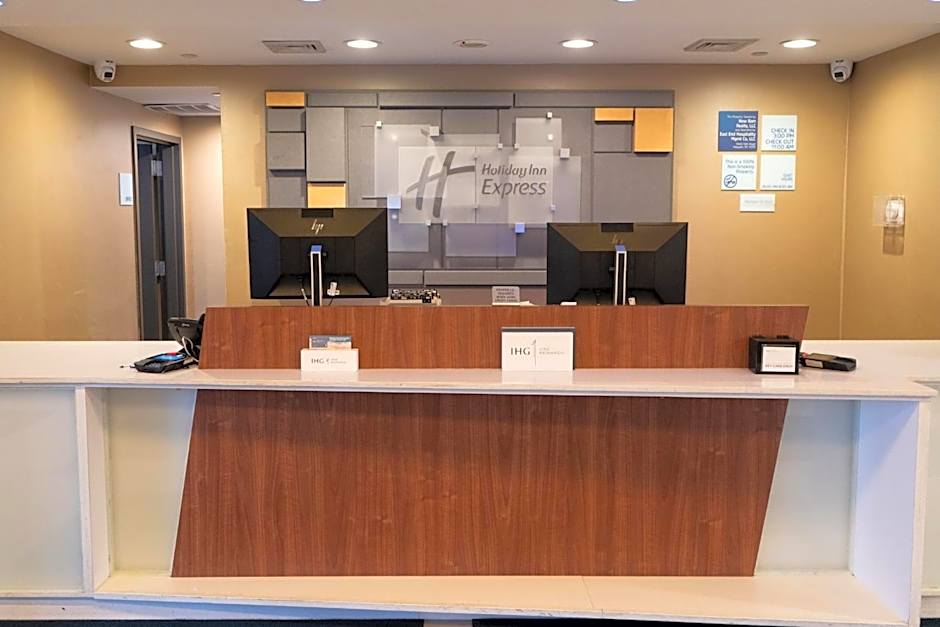 Holiday Inn Express Maspeth Hotel By IHG