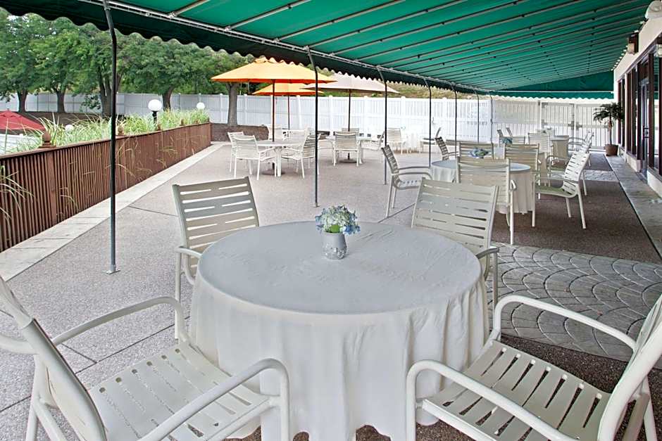 DoubleTree By Hilton Hotel Pittsburgh-Meadow Lands