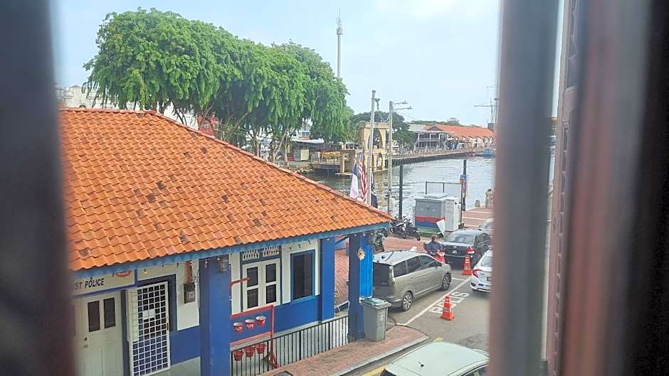 HEEREN BY THE RIVER HOTEL