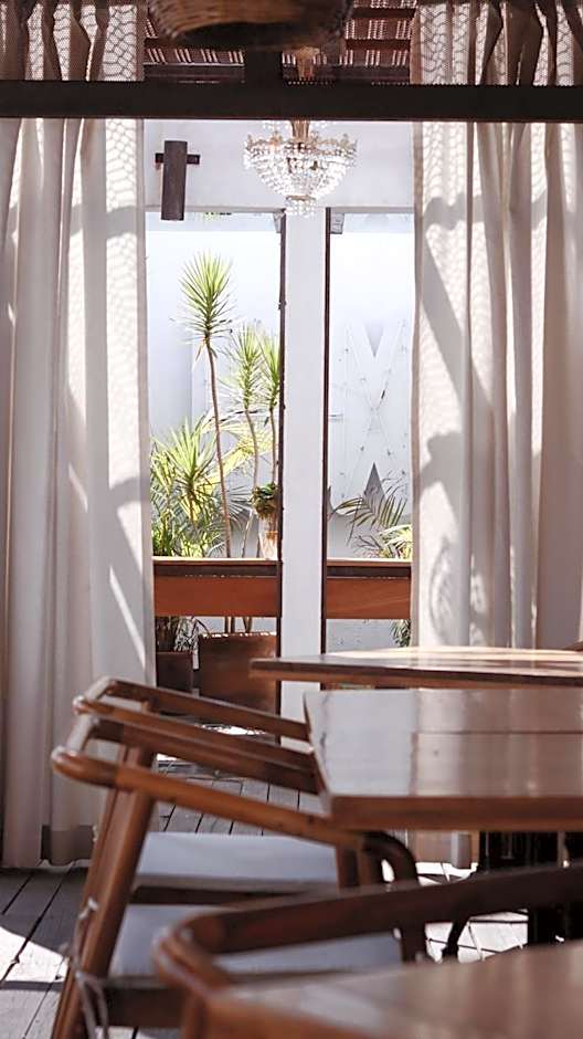 Hotel Sin Nombre