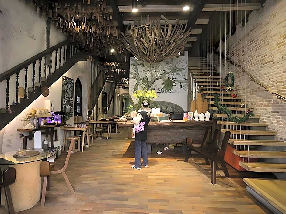 The Happy 8 Retreat @ Old Town