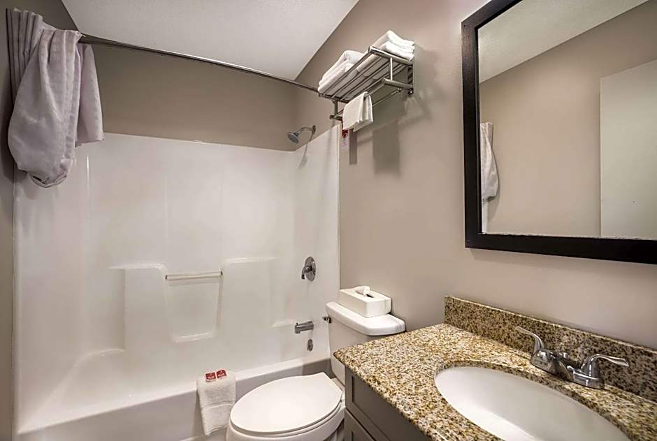 Econo Lodge Inn & Suites Canandaigua - Fingers Lake Area