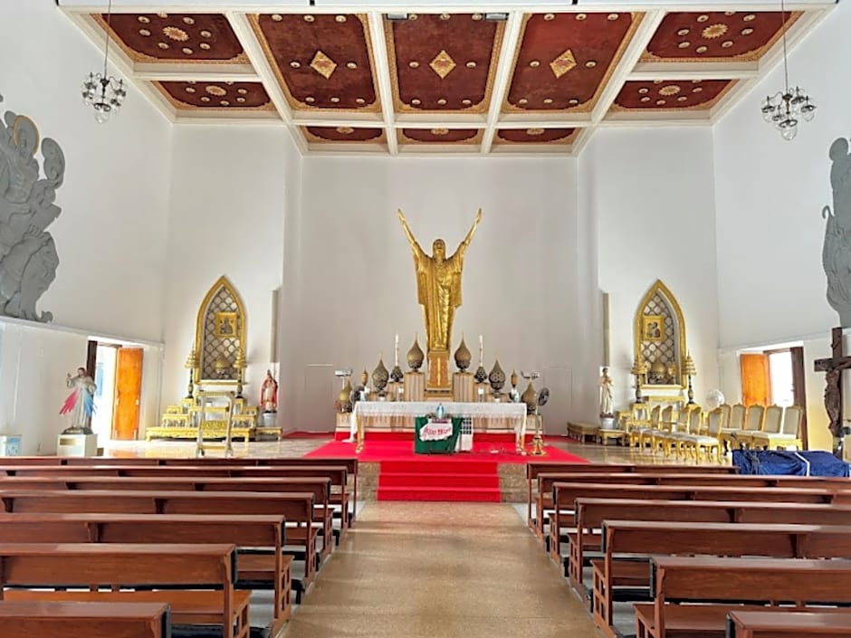 The Quarter Ploenchit by UHG