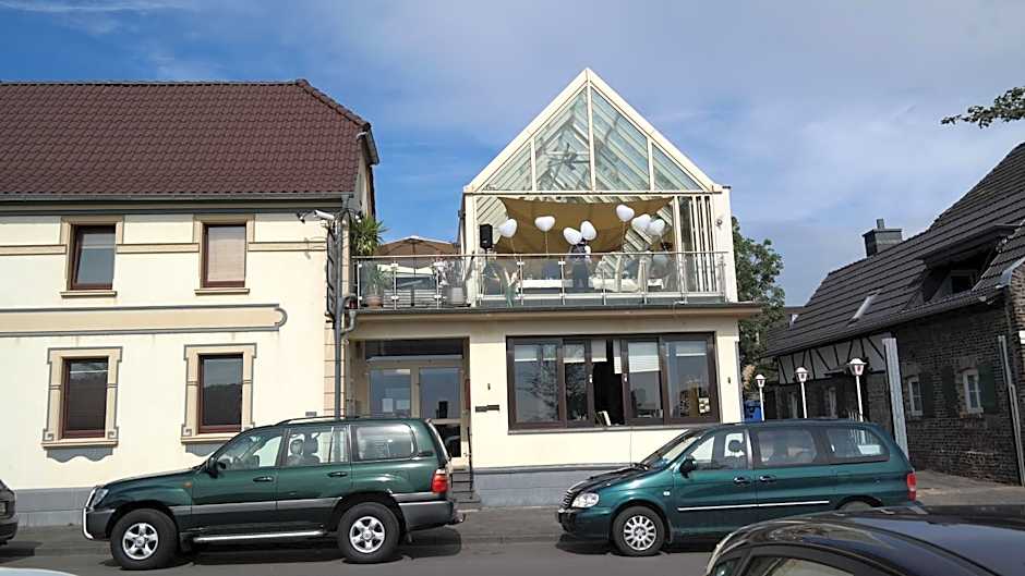Pension Riverside in Leverkusen Hitdorf am Rhein - Zentral an der A1 und 59
