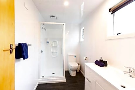 Superior One-Bedroom Apartment