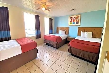 2 Queen Bed &amp; 1 Full Bed