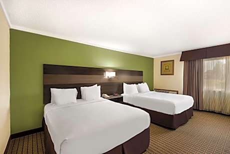 Queen Room with Two Queen Beds, Patio and Courtyard View - Pet Friendly/Ground Floor/Non-Smoking