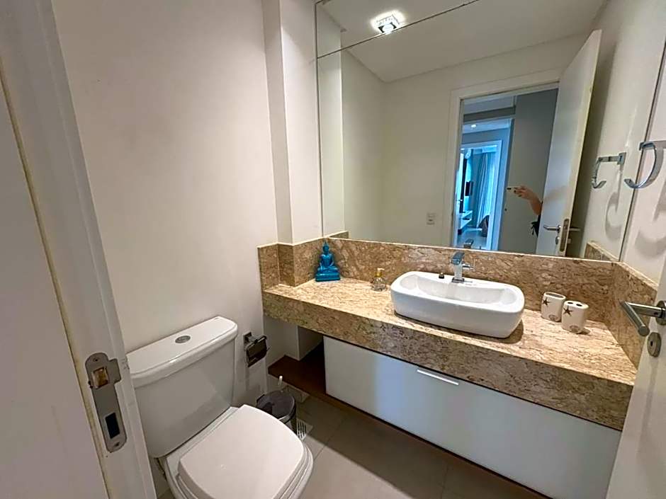 cód 55 - Apartamento no melhor condomínio da praia