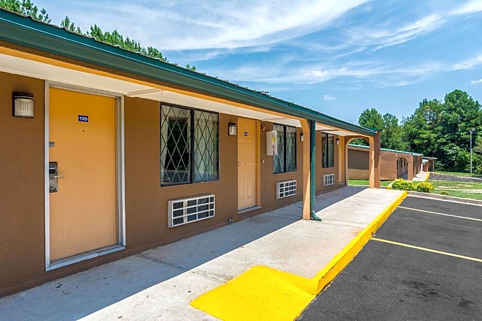 Travelodge by Wyndham Macon West