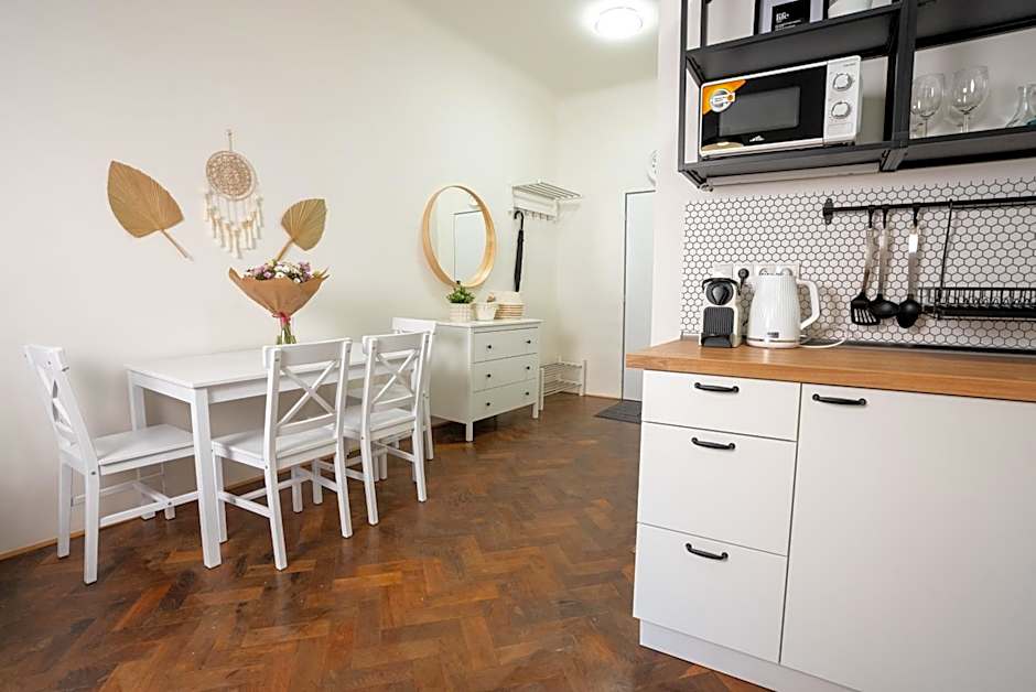 White Wolf House Hostel & Apartments