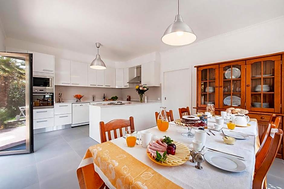 Beachouse - Surf, Bed & Breakfast