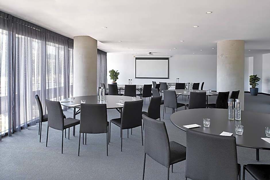 Midnight Hotel, Autograph Collection