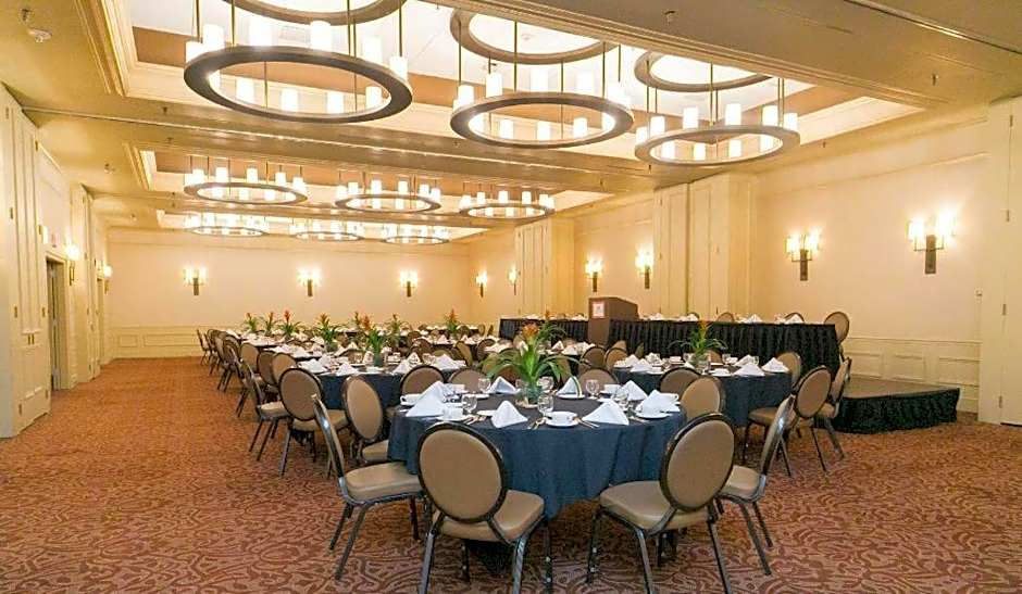 Adams Mark Hotel And Conference Center