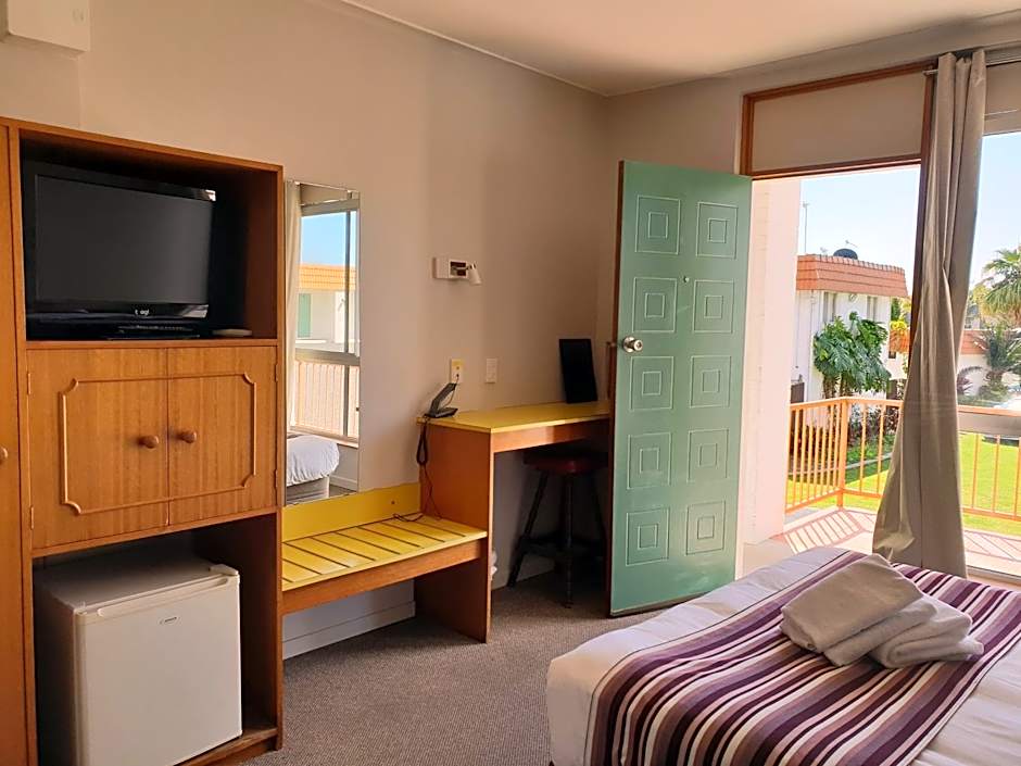 Moon River Motor Inn