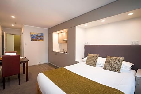 Studio Queen Apartment