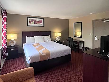 1 King Bed, Nonsmoking