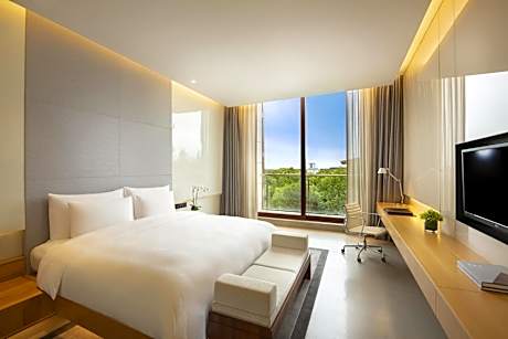 Grand Deluxe King Room