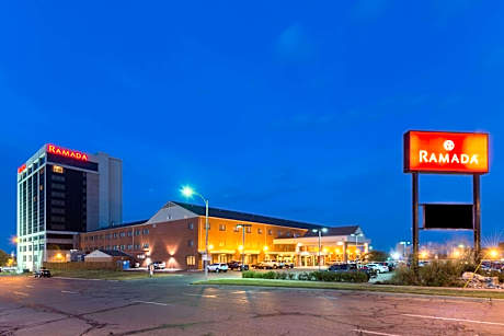 Ramada Hotel & Convention Center by Wyndham Topeka Downtown