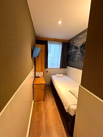 Single Room with Private Shower and Toilet