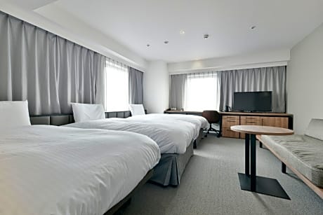 Deluxe Twin Room for 3 People with Extra Bed - Non-Smoking