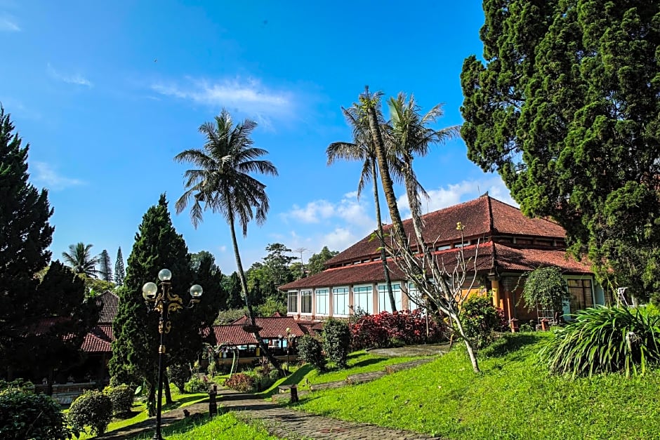 Royal Trawas Hotel & Cottages