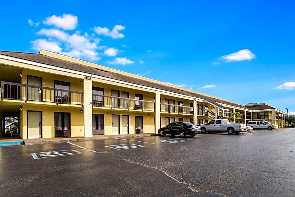 Quality Inn Coliseum