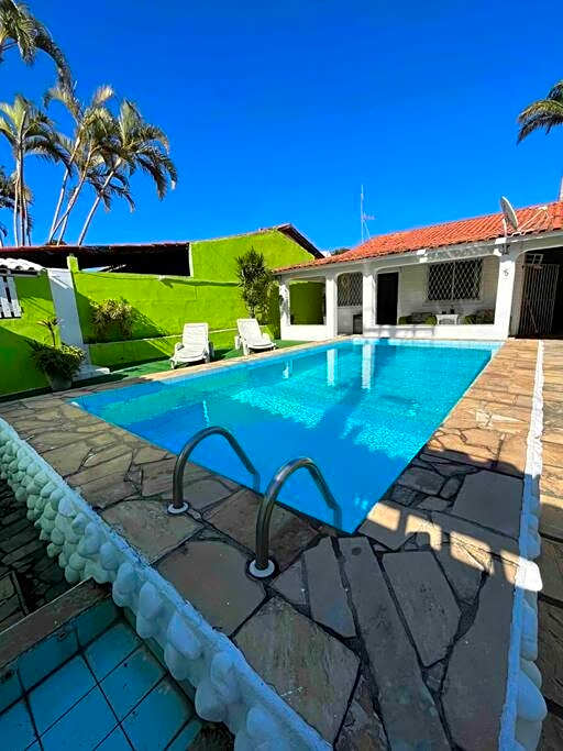 Casa espaçosa com piscina!