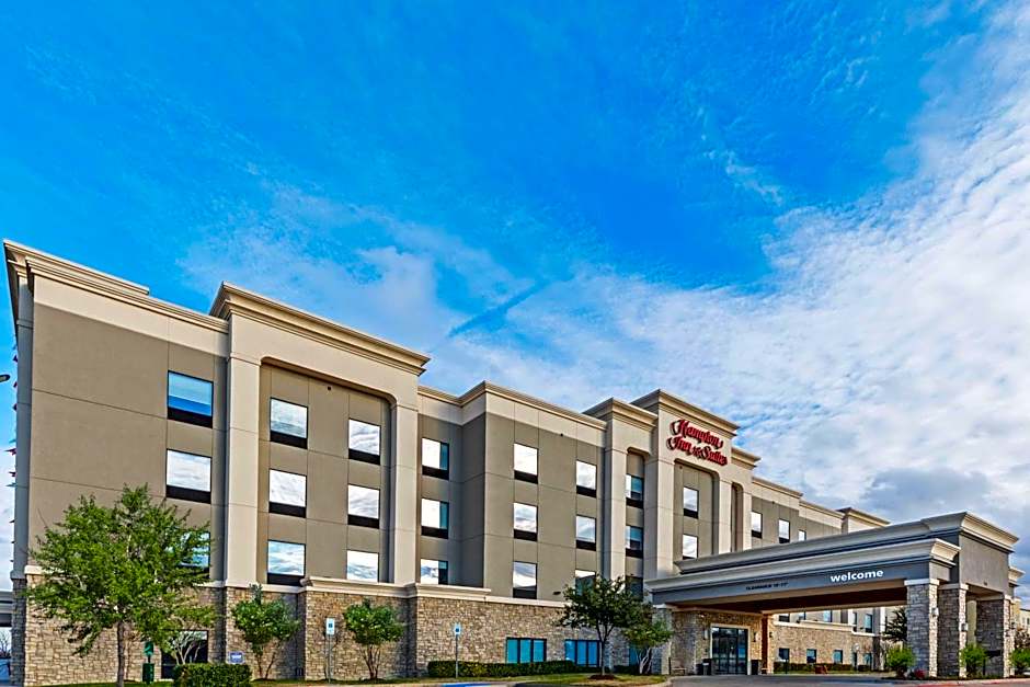 Photo 1 of 27 of Hampton Inn & Suites by Hilton Dallas I-30 Cockrell Hill