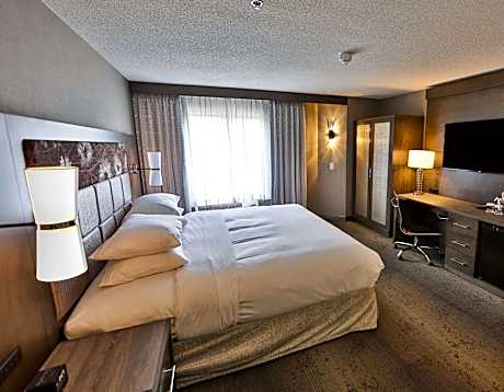 King Room with Accessible Tub - Mobility Access