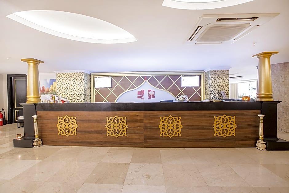 J'Adore Deluxe Hotel & Spa