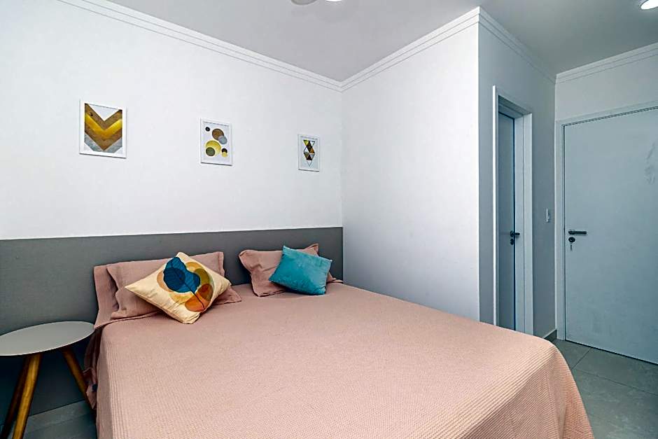 Apartamentos a Beira Mar, Aconchegantes e Modernos, a 3 Minutos da Praia com Ar Condicionado, Sacada Gourmet, Garagem e Portaria 24h