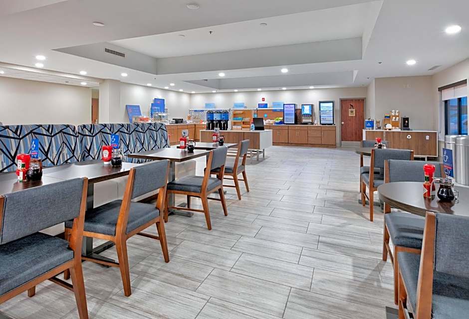 Holiday Inn Express Hotel & Suites Shakopee By IHG