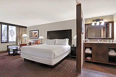 1 King Sofabed Pool View Non-Smoking