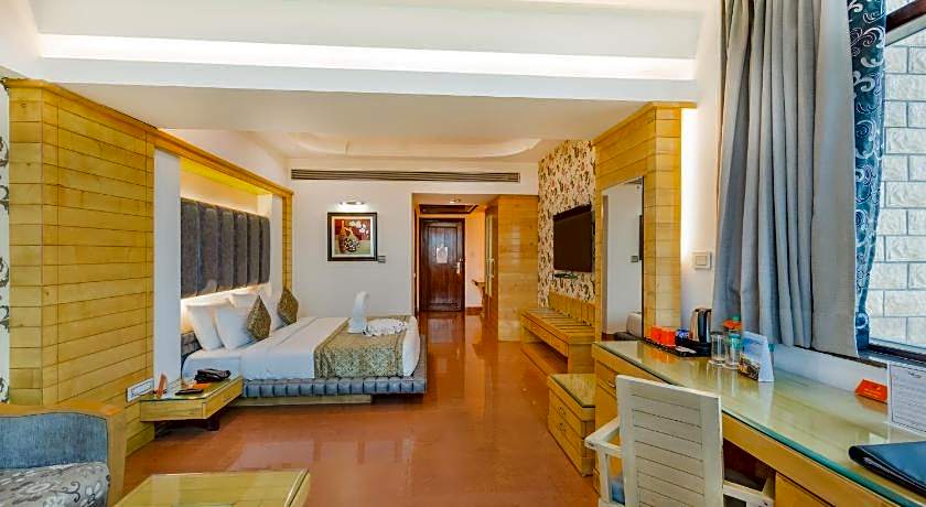 Hotel Saffron Leaf