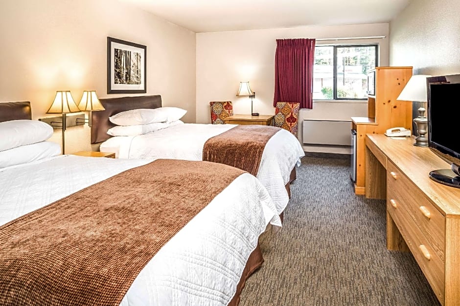 Super 8 By Wyndham St. Regis