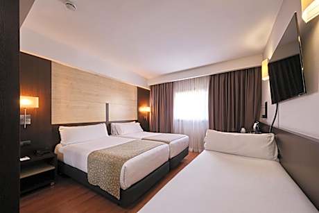 Triple Room (2 Adults + 1 Child)