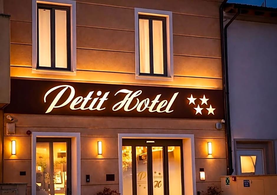 Petit Hotel