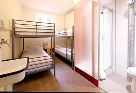 Quadruple Room with Private External Bathroom