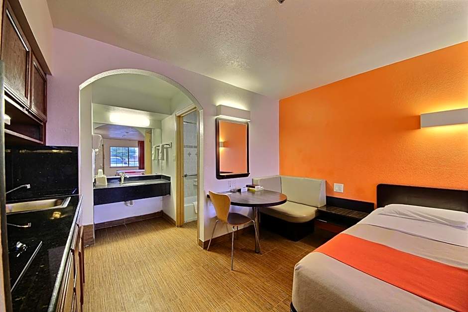 Motel 6-Edinburg, TX