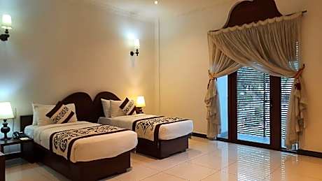 Deluxe Double Room with Balcony and Mountain view