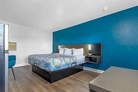 King Room - Disability Access - Non-Smoking