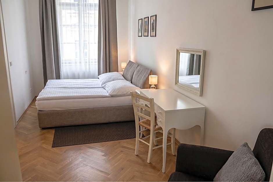 Three Golden Crowns Apartments