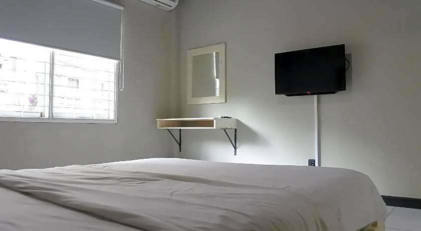 RedDoorz near Exit Toll Pasteur 5