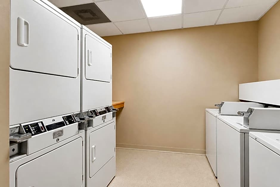 Candlewood Suites Pearl By IHG
