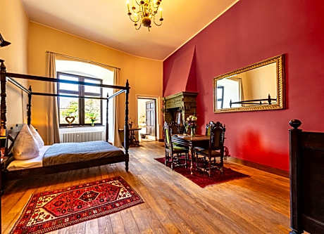 Family Room with Garden View