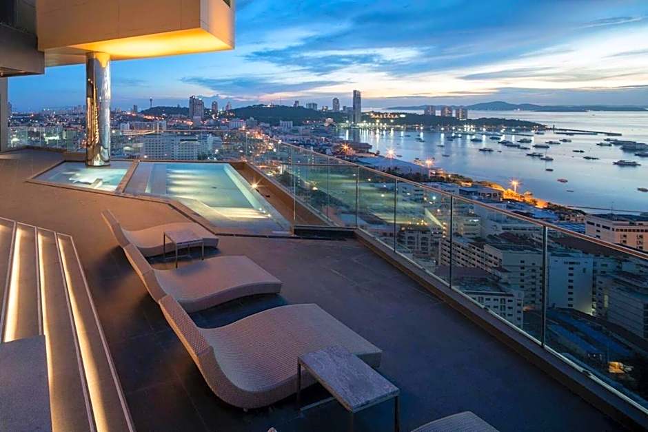 The Edge Central Pattaya เอดจ์ เซ็นทรัล พัทยากลาง
