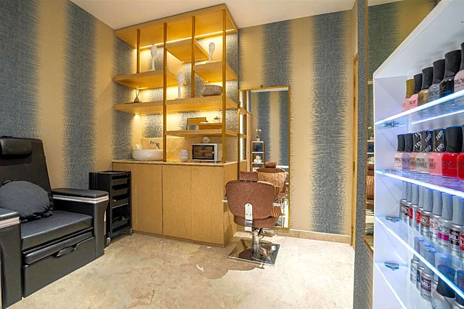 Maani Muscat Hotel and Apartments