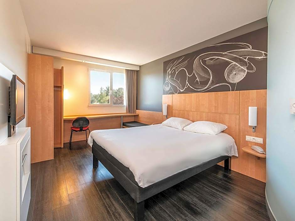 ibis Issoire