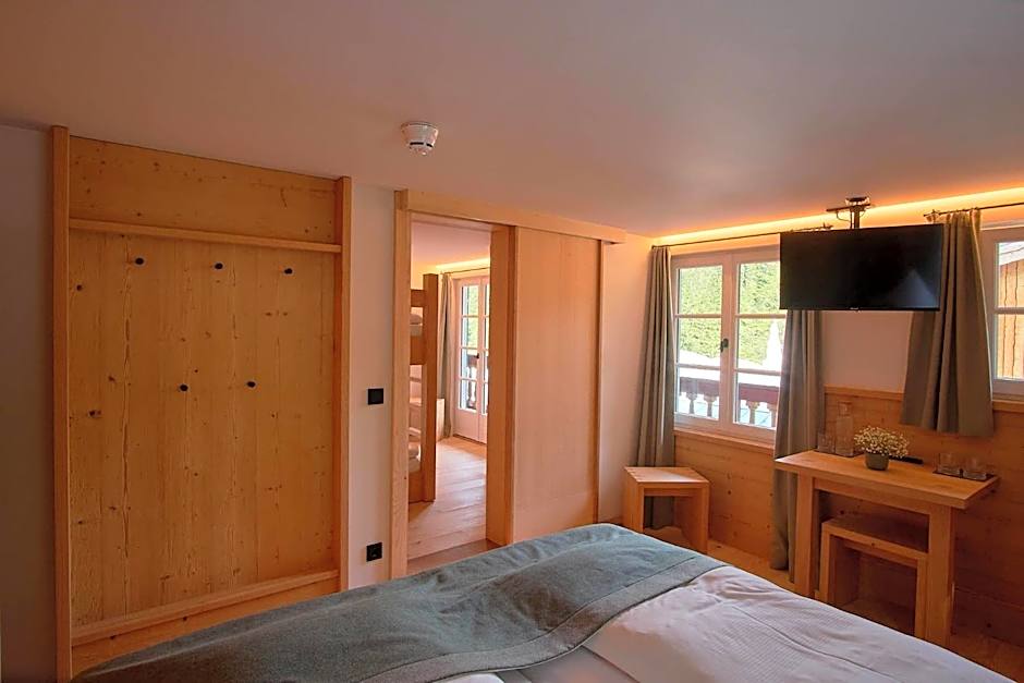 Photo 1 of 6 of Quadruple Room